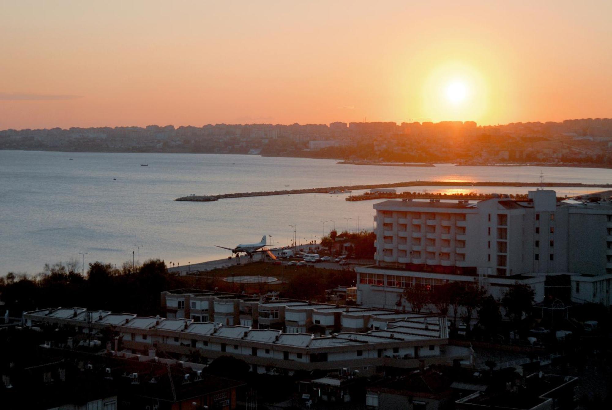 Eser Premium Hotel & Spa Бююкчекмедже Экстерьер фото Sunset over the Gulf of Chania
